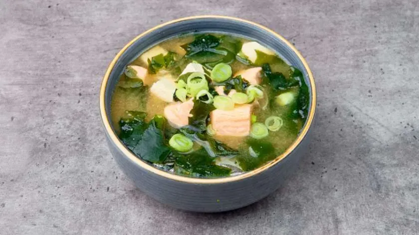 Miso shiru z łososiem