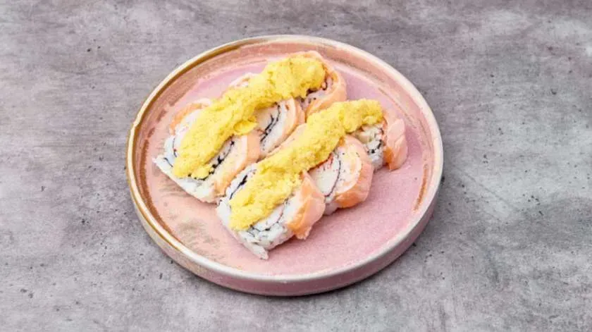 Hot rolls Paluszek krabowy, łosoś