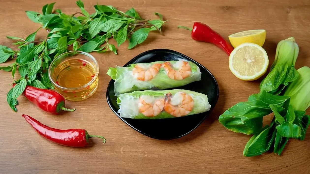SPRING ROLLS with prawns 2pcs.