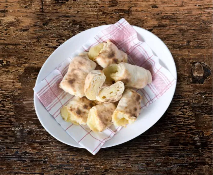 PIZZA ROLL Z SEREM