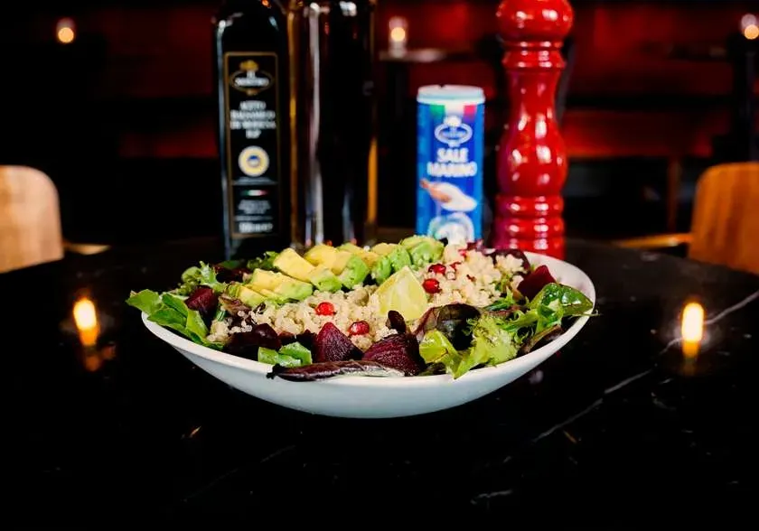 INSALATA QUINOA AVOCADO - dostawa