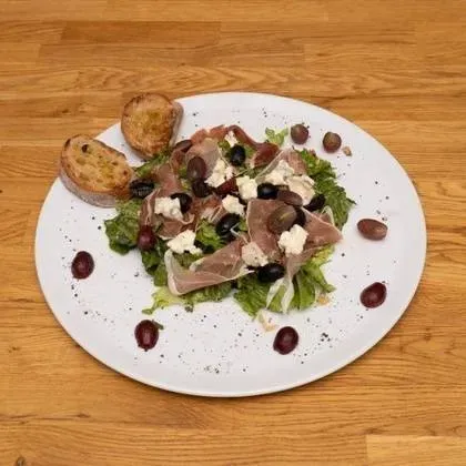 Insalata crudo e gorgonzola