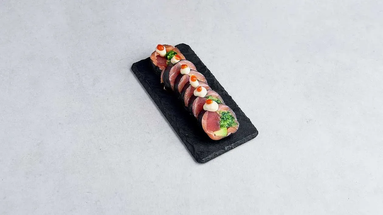 Sashimi Tuńczyk, Łosoś, Krewetka, Awokado, Philadelphia, Oshinko