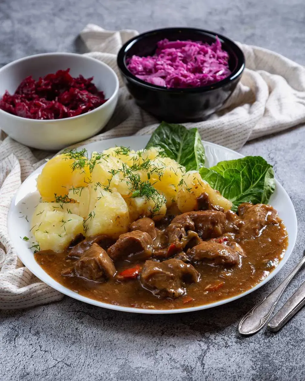 GULASZ PO WĘGIERSKU