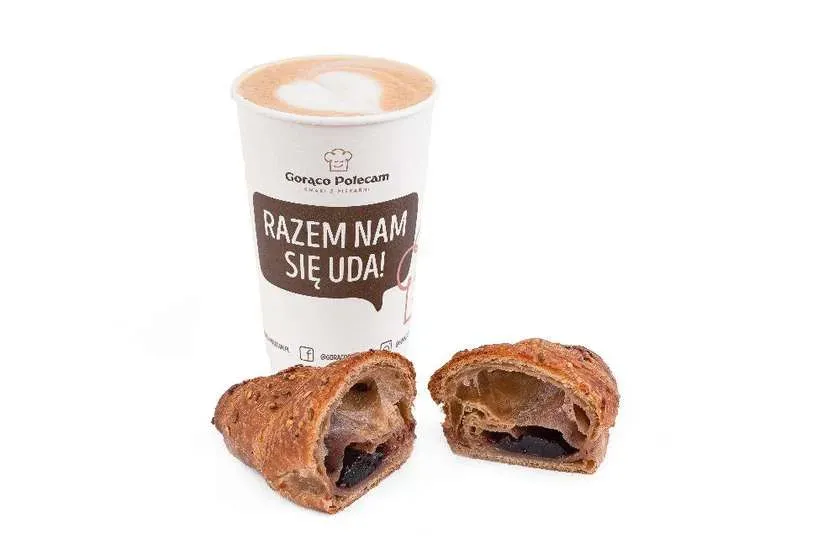 Croissant wegański z nadzieniem jagodowym + kawa