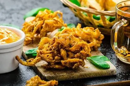 ONION bhajia/ PAYAZ PAKODA 7 PCS