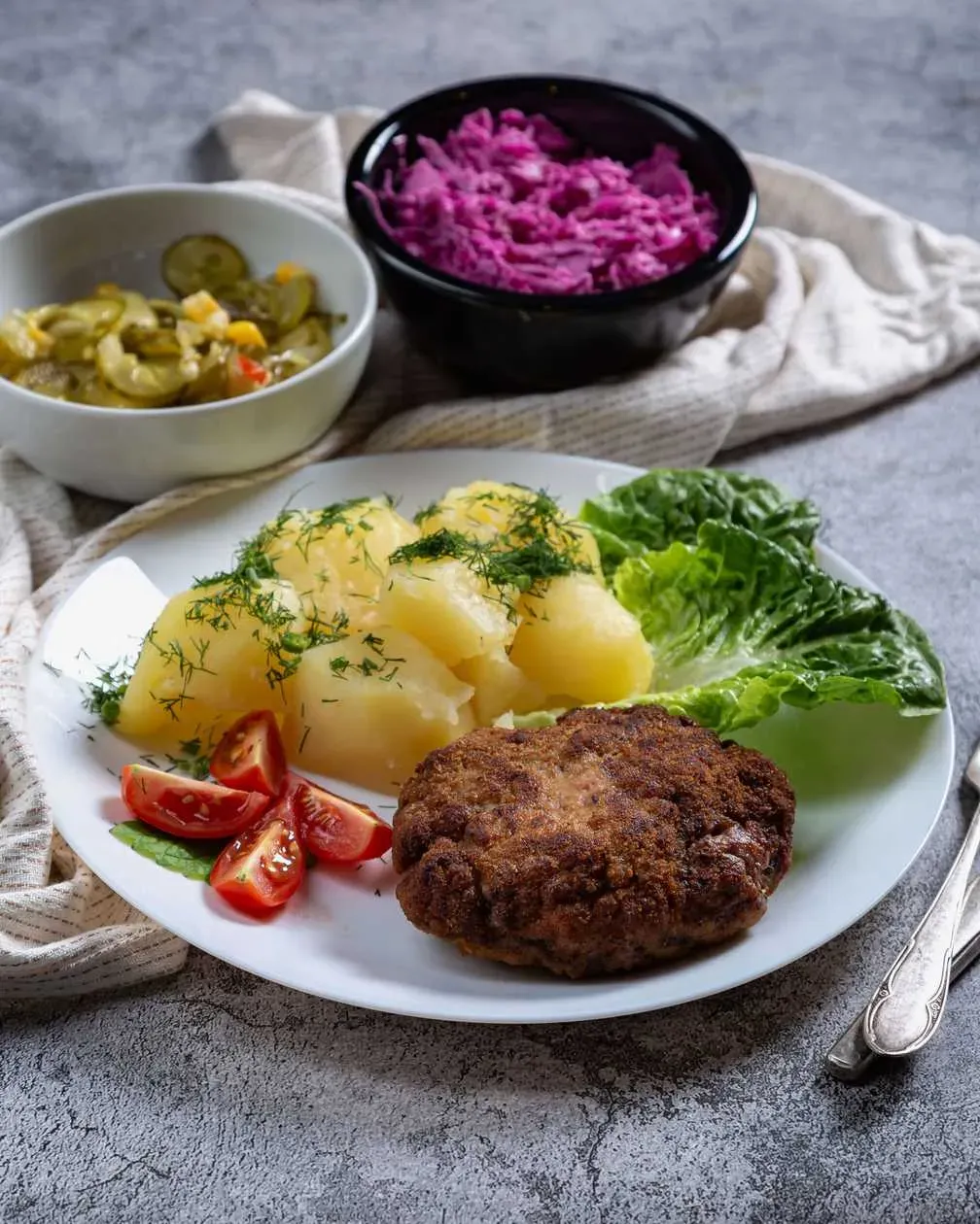 Minced Meat Cutlet with Fries