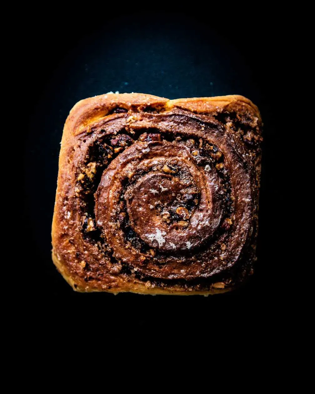 Cinnamon Roll with Walnuts and Salted Caramel