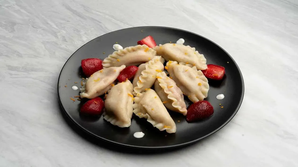DUMPLINGS WITH STRAWBERRIES