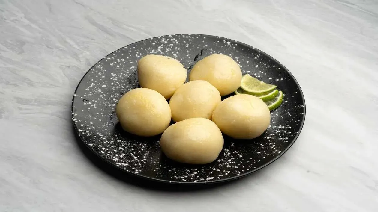 KNEDLE WITH PLUM