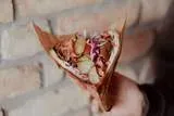 Kebab w bułce z frytkami standard+ pepsi 0.33l w zestawie