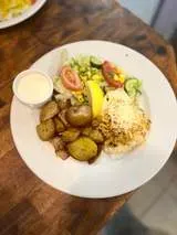 Pieczony filet z dorsza z duszonymi warzywami i parmezanem