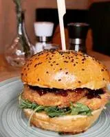 Szamot Burger z Kozim Serem