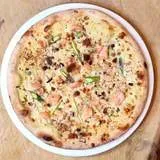 Pizza ze szparagami i łososiem 40 cm