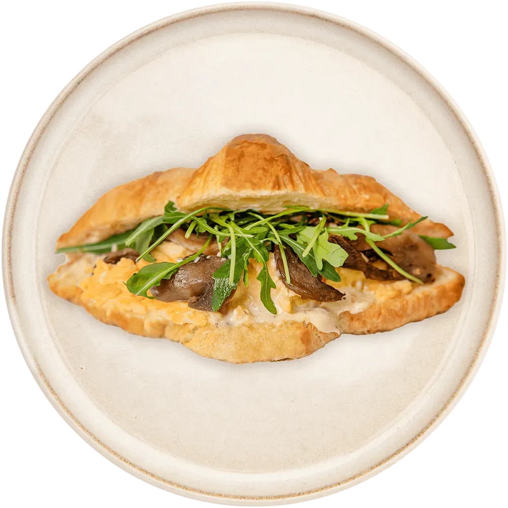 Croissant z jajecznicą truflową