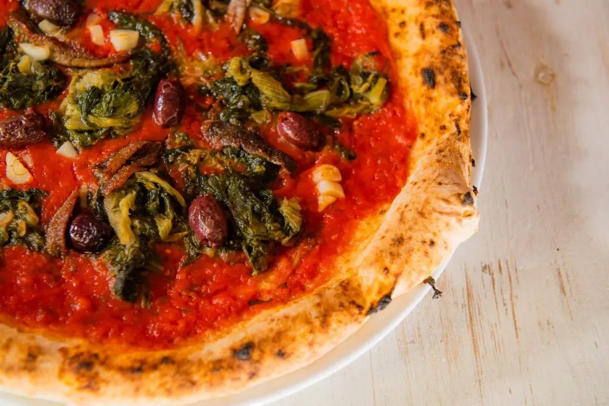 Pizza Marinara con Scarole