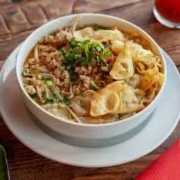 GUAI TIEW MOO TOM YUM/TOFU