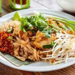 PAD THAI Z KURCZAKIEM