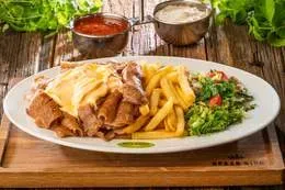 Talerz Kebab z Sosem Serowym
