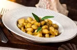 Gnocchi na maśle z bazylią