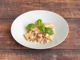 Penne Pollo con Pomodori Secchi