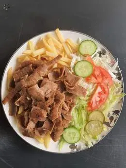 Kebab na talerzu normalny