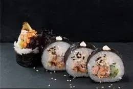 Futomaki łosoś grill 6szt