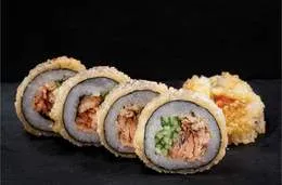 Futomaki łosoś grill w tempurze  6szt