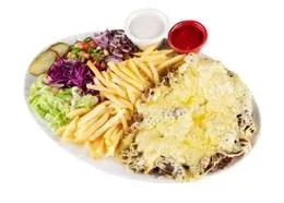 Kebab na talerzu z serem