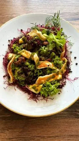 Sałata Halloumi