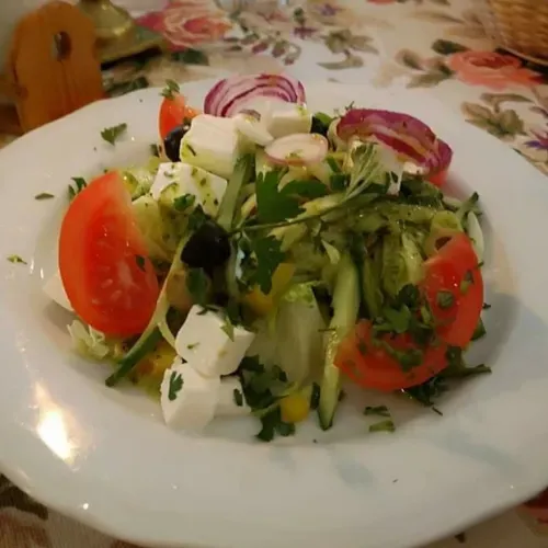 Grecka z sosem vinegrette