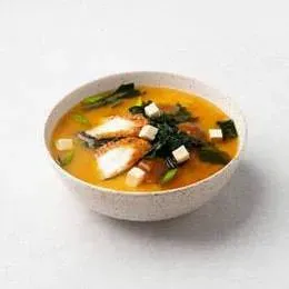 Zupa miso z węgorzem