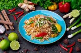 Pad Thai z tofu i warzywami