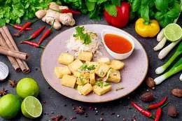 Tofu smażone z surówką