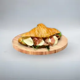 Croissant z szynką parmeńską