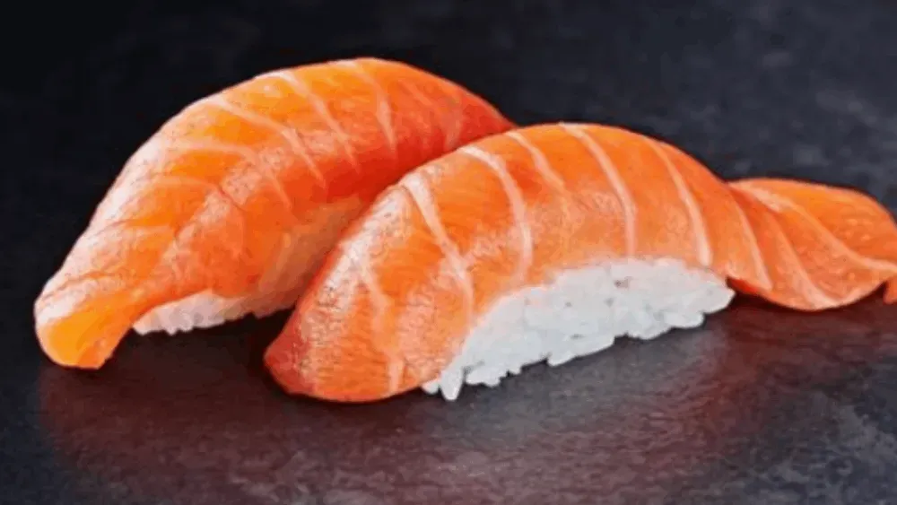 Nigiri Łosoś (2 sztuki)