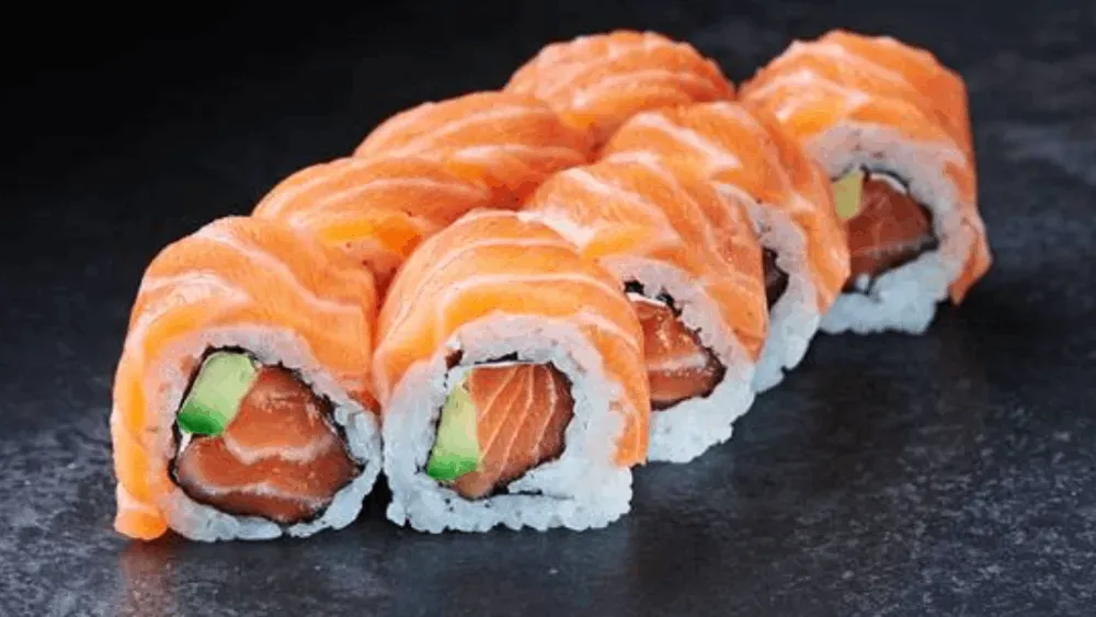 Golden California Maki Łosoś (8 sztuk)