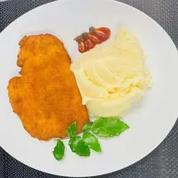 Filet z kurczaka panierowany z przystawką do wyboru