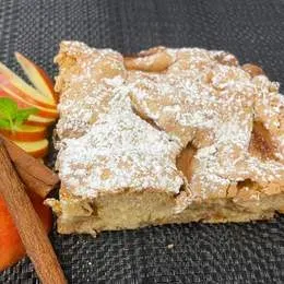 Szarlotka na biszkopcie z jablkami