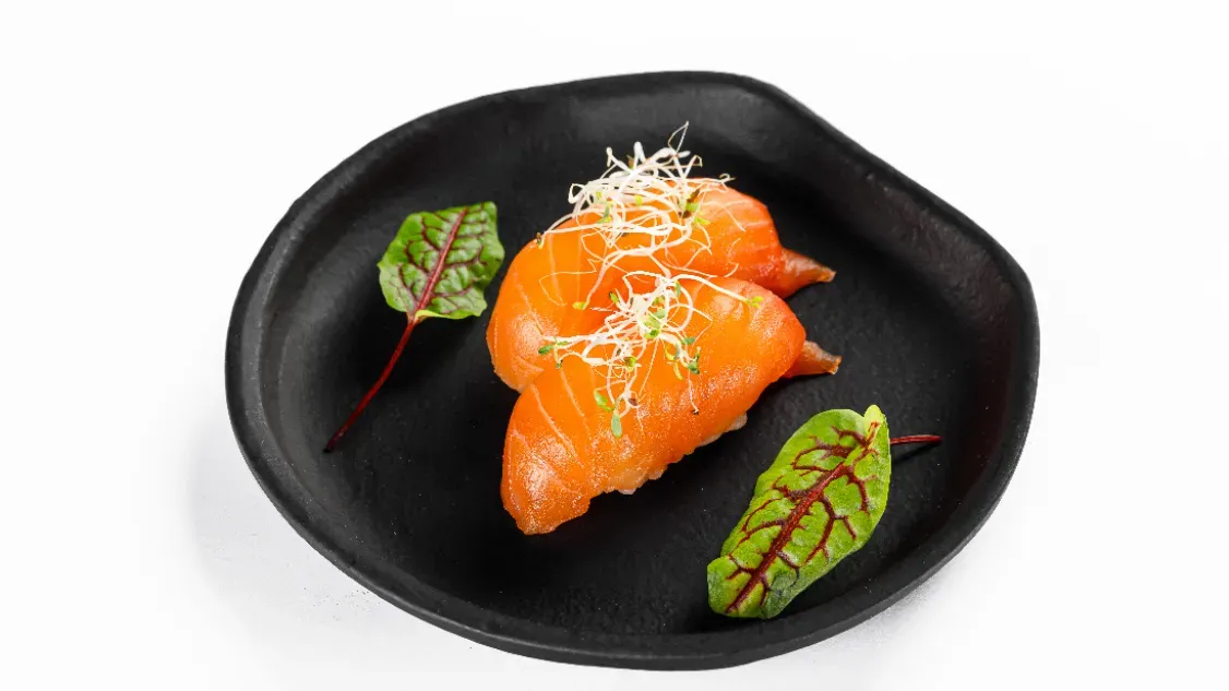 Nigiri z łososiem 2 szt