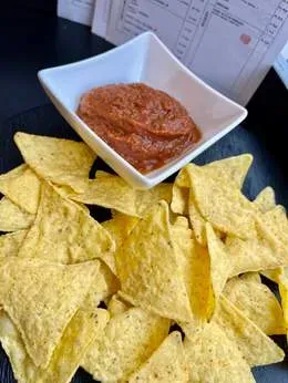 Nachosy z Domową Salsą Pomidorową