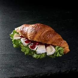 Croissant z camembertem i żurawiną 135g