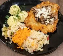 Kotlet schabowy drwala (  pieczarki, ser, szczypiorek )