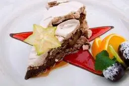 Tort bezowy  Gwiazda Fidela - specjalność naszej cukierni!