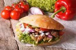Kebab w bułce XXL
