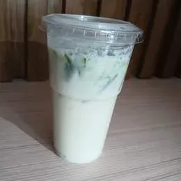 Tan jogurt ormianski z  ogorkiem i kolendra