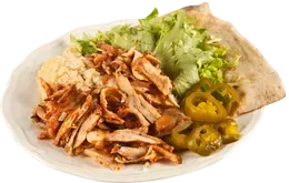 Kebab z kurczaka na talerzu
