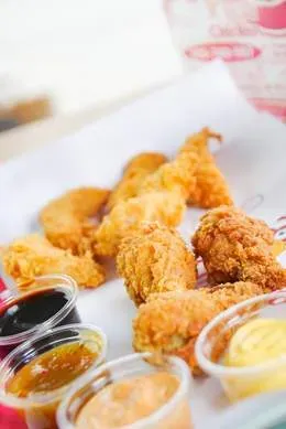 Strips & Wings Box
