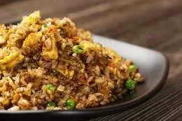 Khao Pad - Smażony ryż z kurczakiem