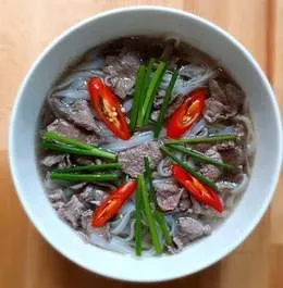 Zupa PHO z wołowiną